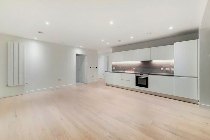 2 Bedroom Flat To Rent In Bonnet Street, Royal Wharf, London, E16