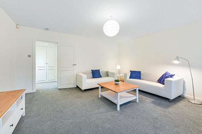 2 Bedroom Flat To Rent In Elm Park Gardens, London, SW10
