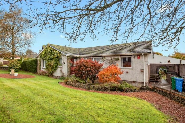 3 Bedroom Detached House For Sale In Henderson Place, Saline, KY12