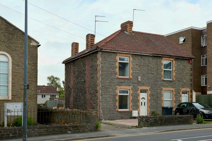 3 Bedroom Semi-Detached House To Rent In Soundwell Road, Soundwell, Bristol, BS16