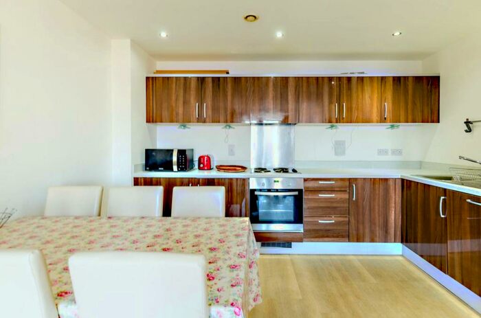 2 Bedroom Flat To Rent In Guildford Road, Woking, GU22