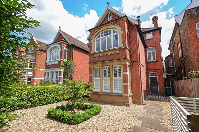 1 Bedroom Flat To Rent In Kings Road, Richmond, TW10