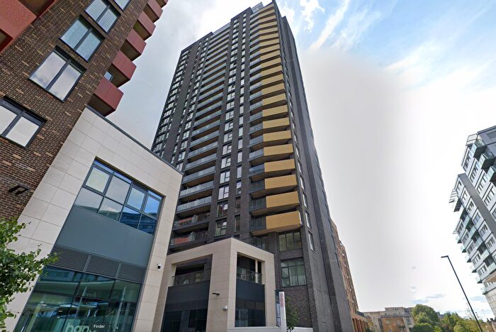 3 Bedroom Flat To Rent In Prince Regent Road, Hounslow, TW3