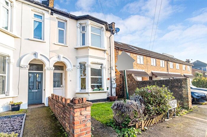 1 Bedroom Flat To Rent In Walpole Road, London, E18