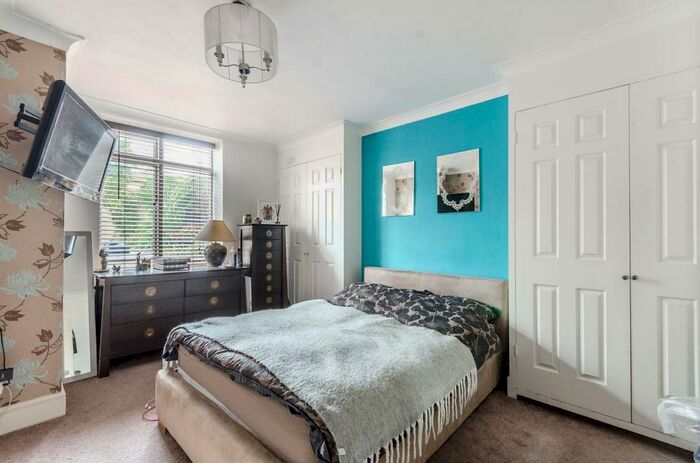 1 Bedroom Flat To Rent In Boundaries Road, Balham, London, SW12