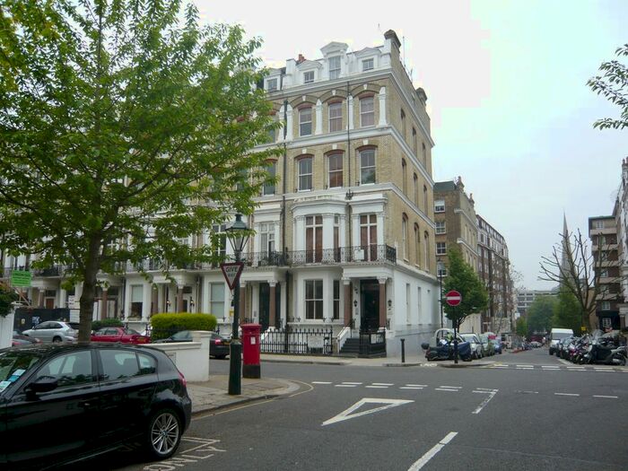 Studio To Rent In Vicarage Gate, Kensington, W8