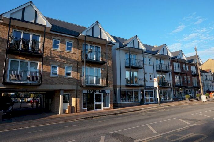 2 Bedroom Flat To Rent In Church Hill, Loughton, IG10