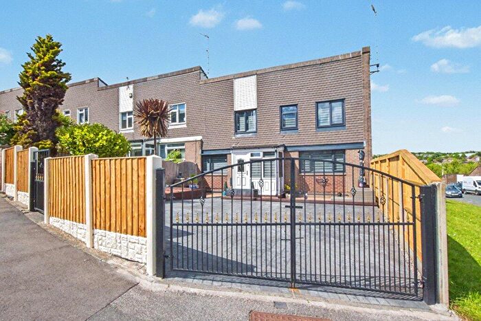 3 Bedroom Town House For Sale In Butterbowl Drive, Leeds, West Yorkshire, LS12