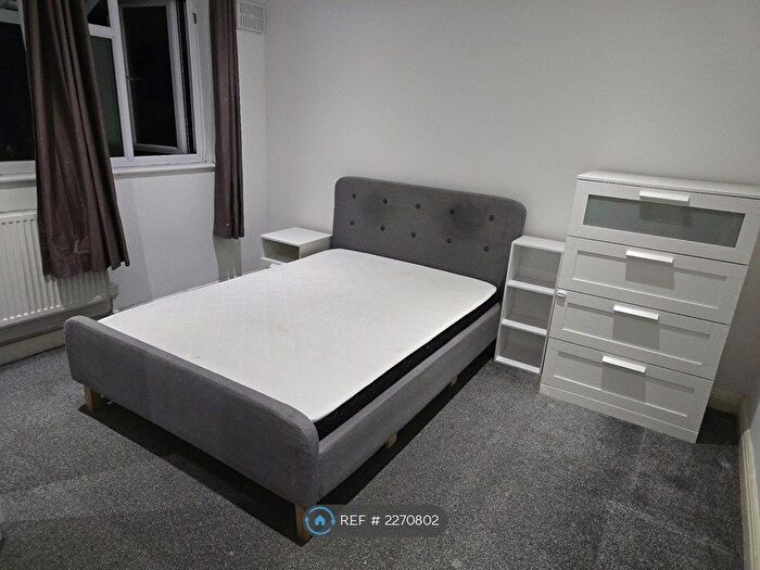 2 Bedroom Flat To Rent In Dryden Close, Hainault, IG6