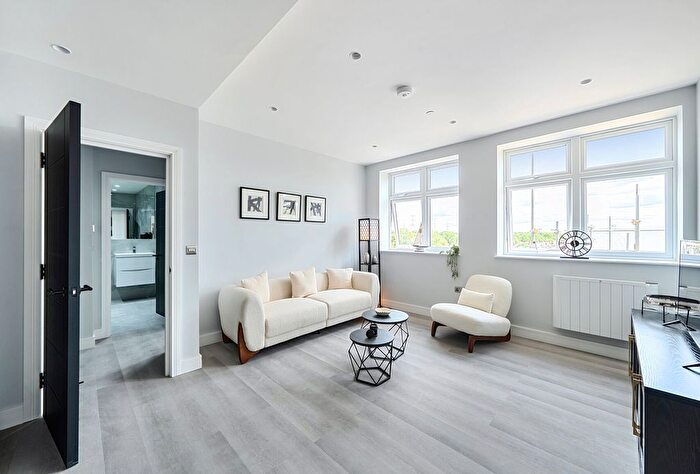 1 Bedroom Flat For Sale In London Road, North Cheam, Sutton, SM3