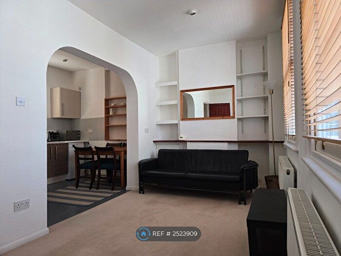 2 Bedroom Maisonette To Rent In Loughborough Road, London, SW9