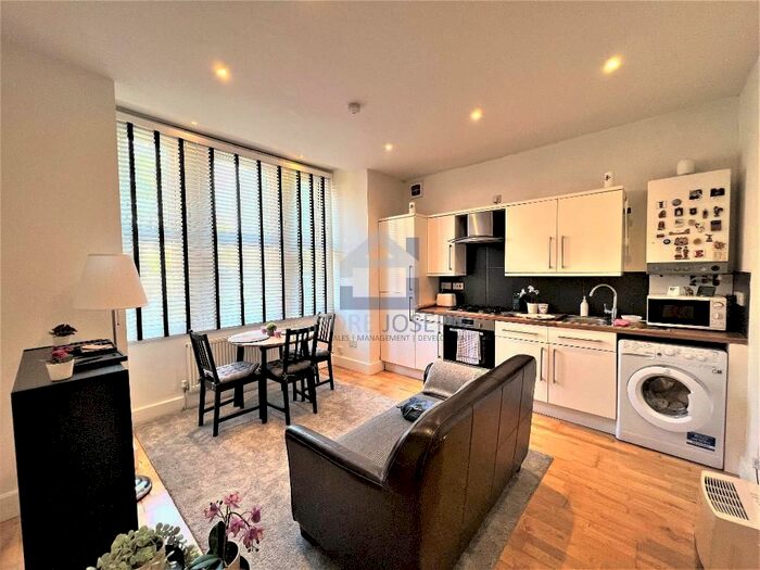 1 Bedroom Flat To Rent In Gleneldon Road, Streatham, SW16