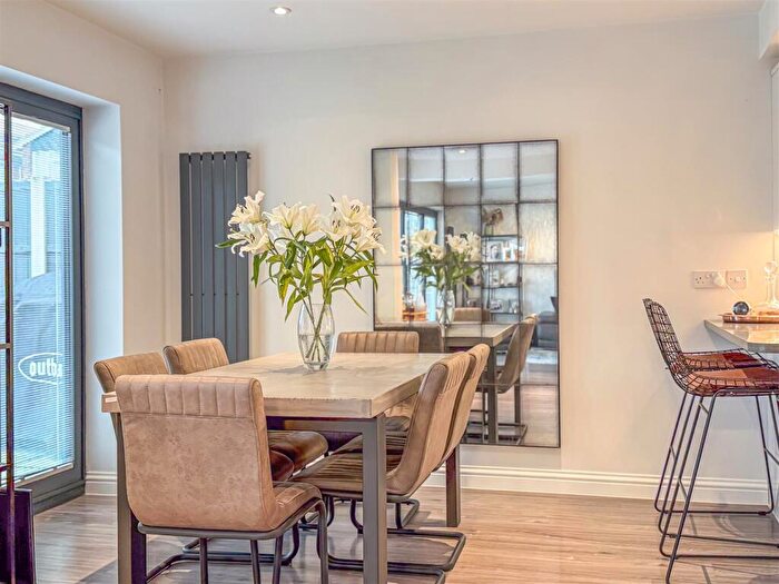 4 Bedroom Detached House For Sale In Cheapside East, Rayleigh, SS6