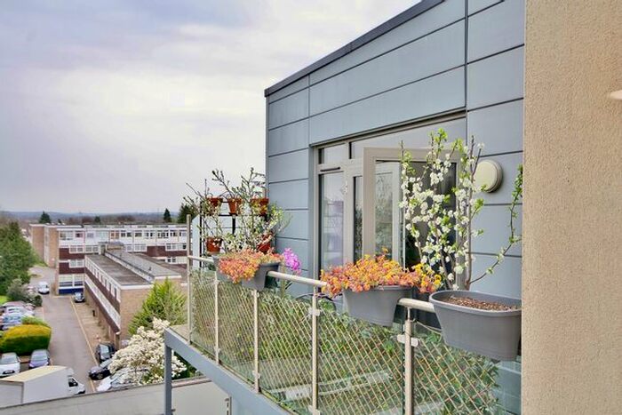 2 Bedroom Flat To Rent In Guildford Road, Woking, Surrey, GU22