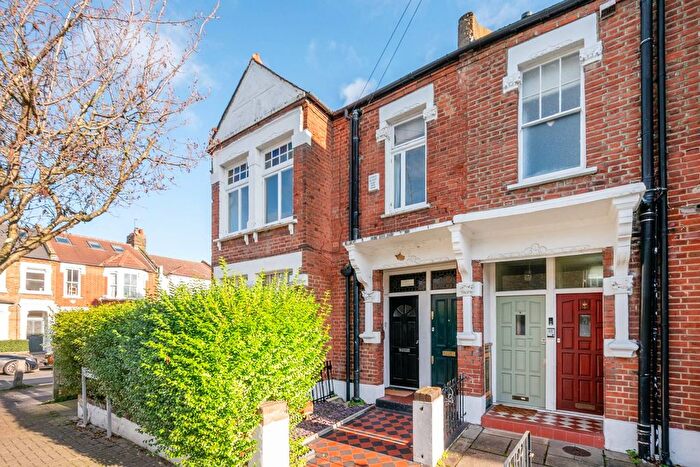 3 Bedroom Maisonette For Sale In Cromford Road, Putney, London, SW18