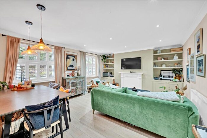 2 Bedroom Flat For Sale In Shooters Hill Road, London, SE3