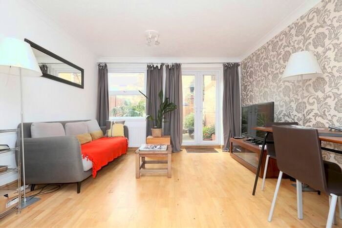 2 Bedroom End Of Terrace House To Rent In Northiam Street, South Hackney, London, E9