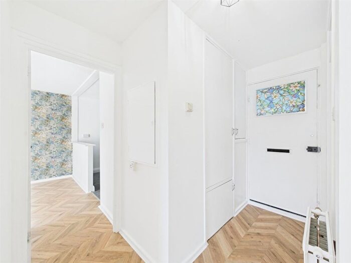 1 Bedroom Flat For Sale In Albert Road, London, N15