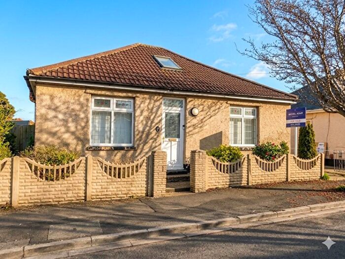 3 Bedroom Chalet For Sale In Stroud Park Avenue, Christchurch, BH23