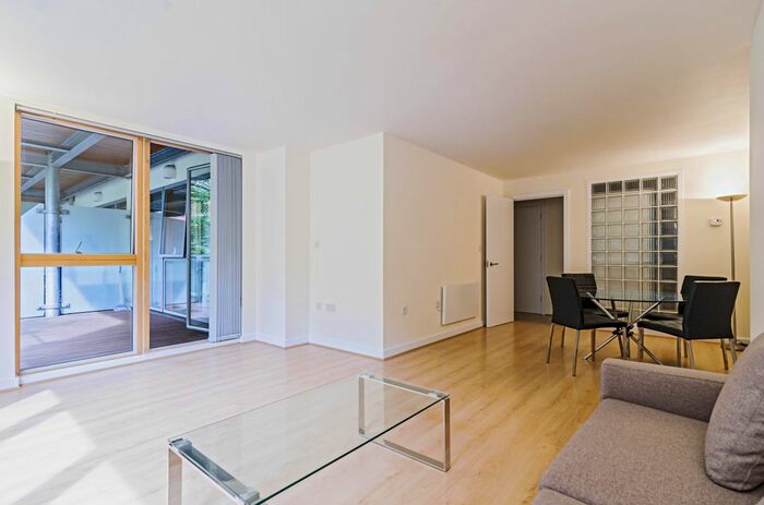 2 Bedroom Flat To Rent In Featherstone Street, London, EC1Y