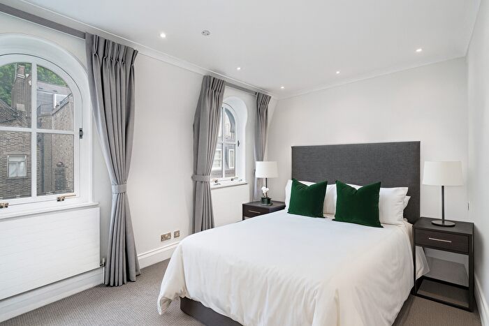 3 Bedroom Flat To Rent In Ormond Yard, St. James's, London, SW1Y