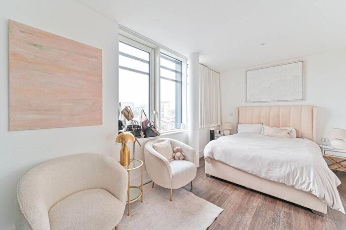 3 Bedroom Flat For Sale In Plumstead Road, Woolwich Riverside, London, SE18