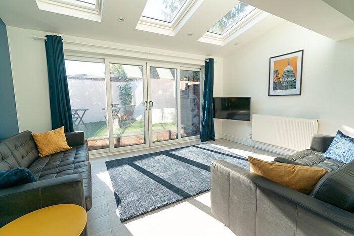 6 Bedroom Town House To Rent In Spear Road, Southampton, SO14