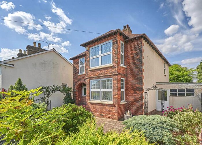 3 Bedroom Detached House For Sale In Dunmow Road, Bishop's Stortford, CM23