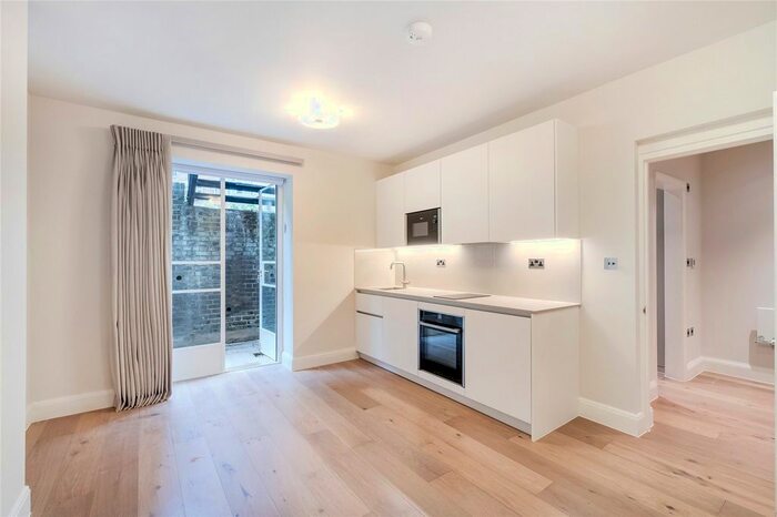 Studio To Rent In Onslow Square, South Kensington, London, SW7