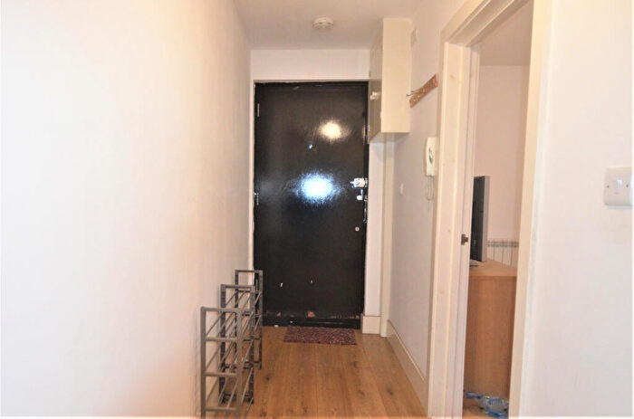 2 Bedroom Flat To Rent In Barkingside, IG6