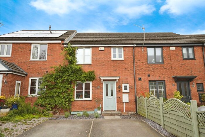 3 Bedroom Town House For Sale In East Street, Doe Lea, Chesterfield, Derbyshire, S44