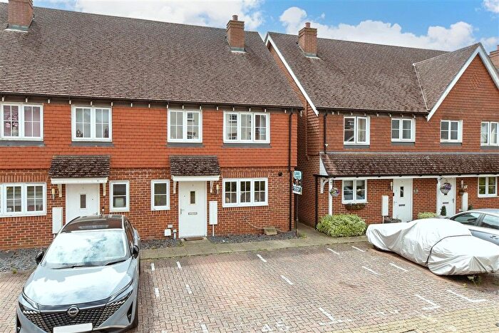 4 Bedroom Semi-Detached House For Sale In Burgess Road, Horley, Surrey, RH6