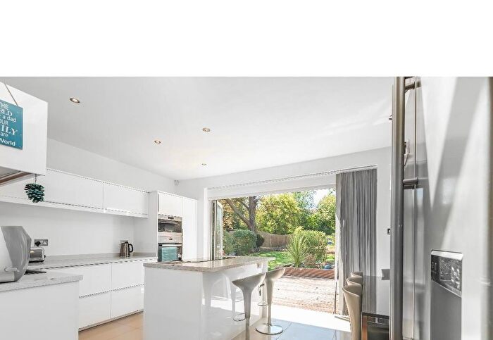 3 Bedroom Flat For Sale In Dacres Road, London, SE23
