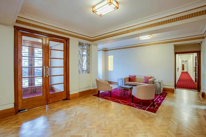 4 Bedroom Flat To Rent In Pembroke Road, London W8