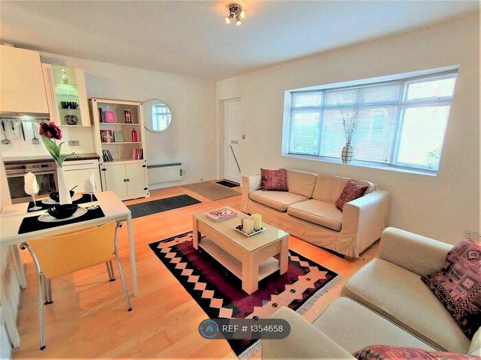 2 Bedroom Flat To Rent In Burlington Road, London, SW6