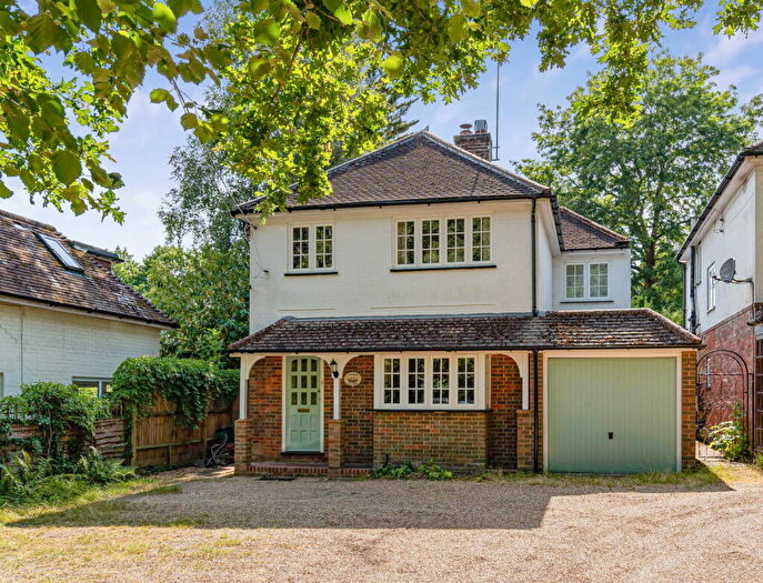 4 Bedroom Detached House For Sale In Barhatch Road, Cranleigh, GU6