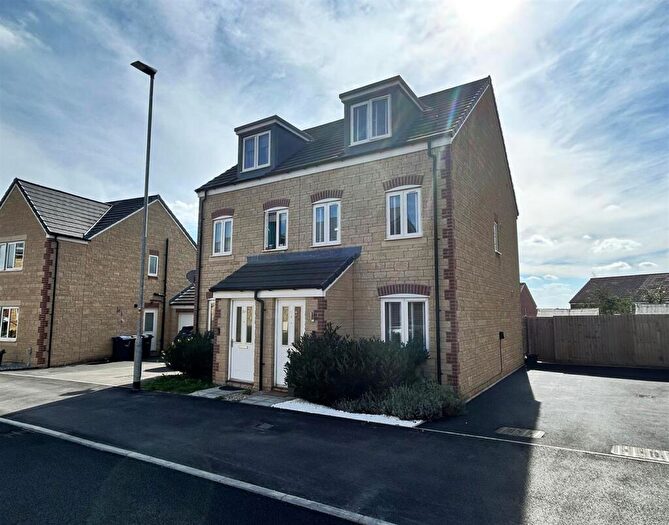 3 Bedroom Semi-Detached House For Sale In Gainey Gardens, Chippenham, SN15