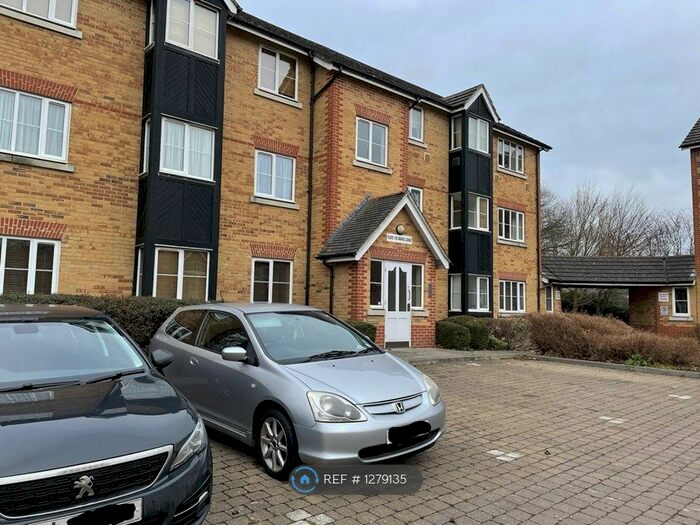 2 Bedroom Flat To Rent In Maple Lodge, Hertford SG14