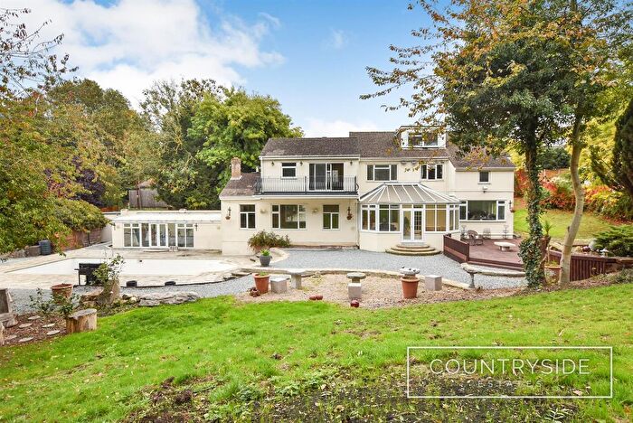 5 Bedroom Detached House For Sale In Glen Road, Benfleet, SS7