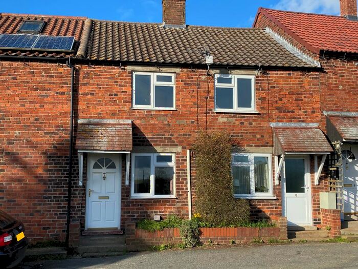 2 Bedroom Cottage For Sale In Gelston, Grantham, NG32