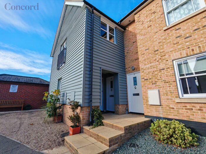 2 Bedroom Apartment To Rent In Darkhouse Lane Rowhedge, CO5