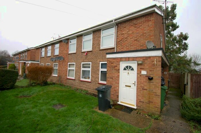 2 Bedroom Flat To Rent In Brook Road, Bagshot GU19