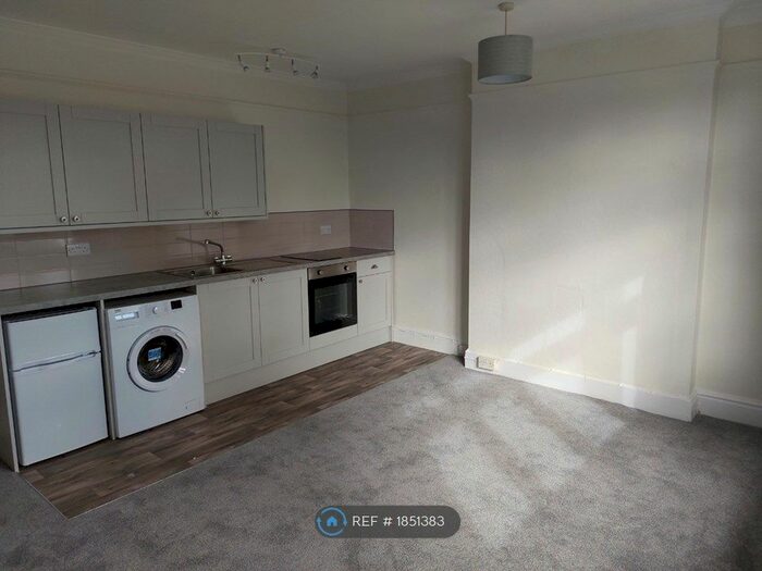 Studio To Rent In Tring Road, Aylesbury, HP20