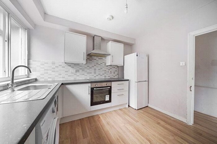 2 Bedroom Flat To Rent In Burleigh Way, Enfield, Middlesex, EN2