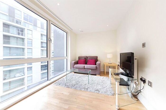 Apartment To Rent In Indescon Square, London, E14