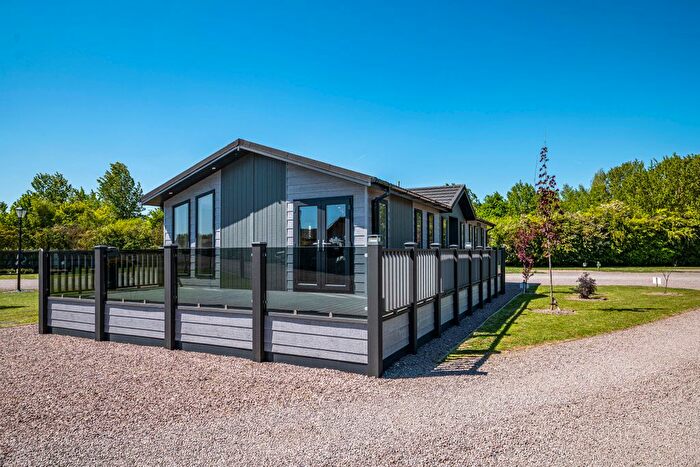 2 Bedroom Mobile/park Home For Sale In The Ikon, Wagtail Country Park, Cliff Lane, Marston, Grantham, Lincolnshire, NG32