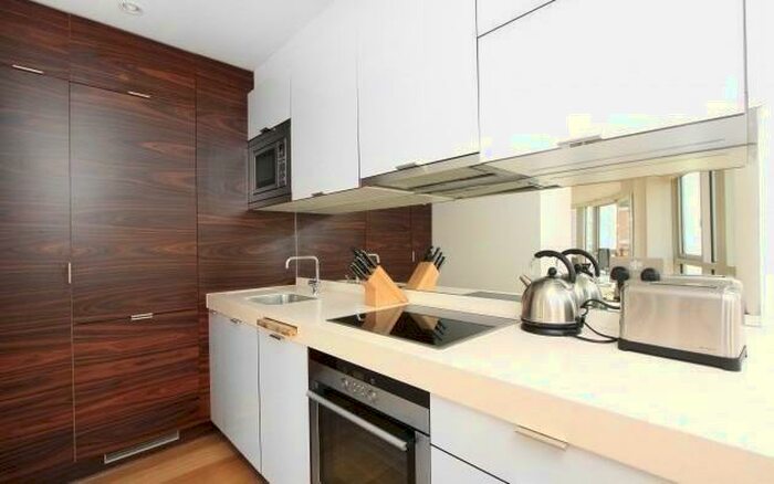 Studio To Rent In Ontario Tower, Fairmont Avene, Blackwall, Canary Wharf, London, E14