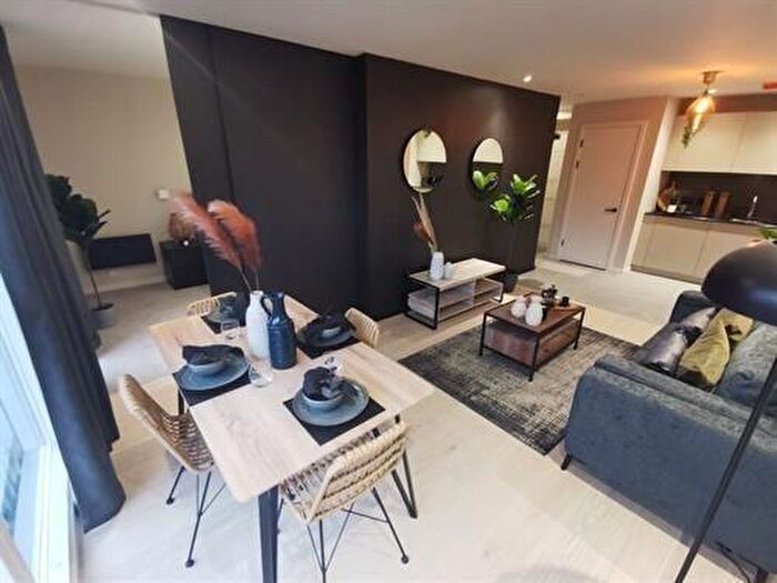 2 Bedroom Apartment To Rent In City Gardens, M15
