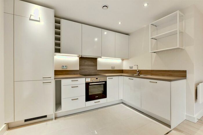 2 Bedroom Apartment To Rent In Drake Way, Reading, Berkshire, RG2