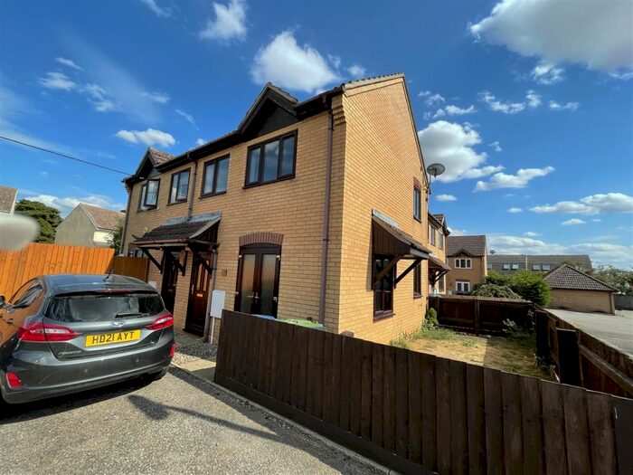 2 Bedroom House To Rent In Orchard Row, Soham, CB7
